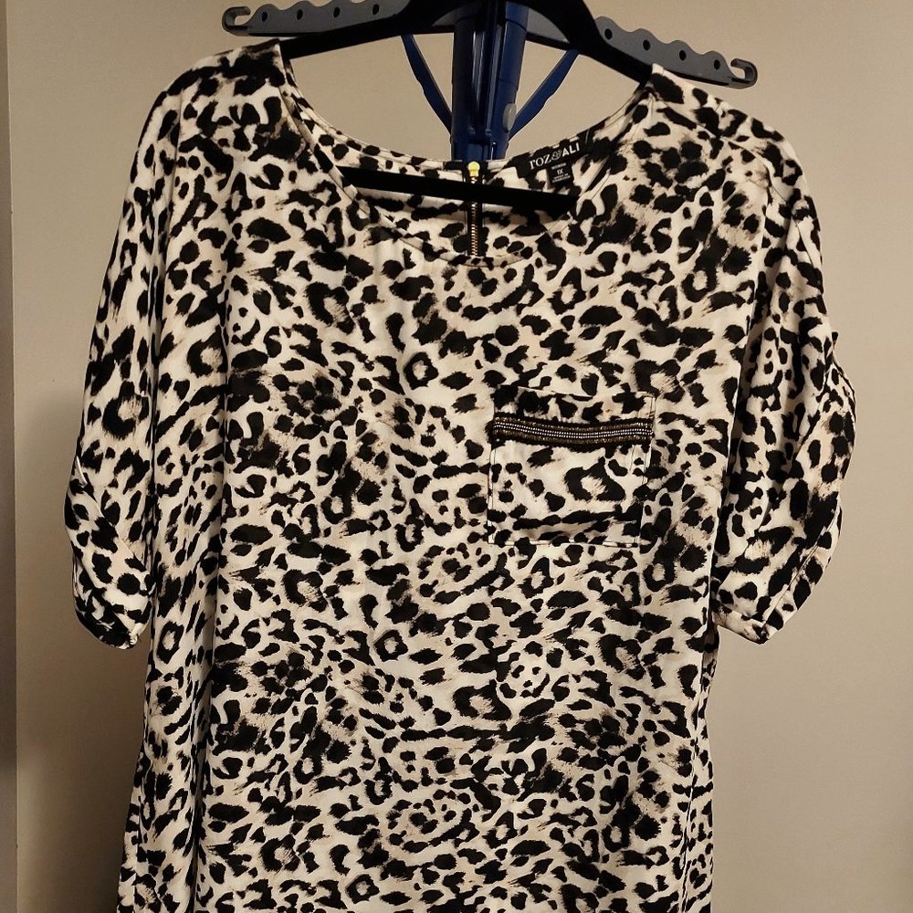 Roz & Ali Cheetah Blouse Size 1X NWT